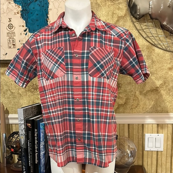Patagonia Red and Blue Casual Button Down Short Sleeve Shirt. Large - Picture 1 of 9